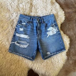 American Eagle Denim ‘90s Boyfriend Short Distressed
